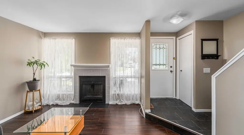 12 Woodhill Road SW Calgary AB T2W 3P2