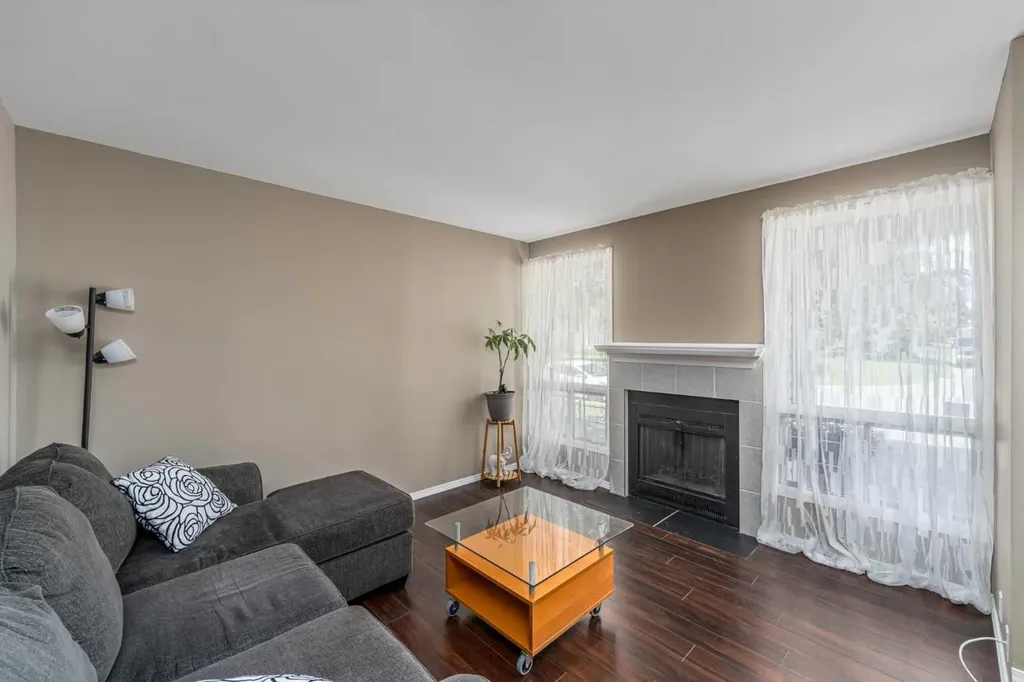 12 Woodhill Road SW Calgary AB T2W 3P2