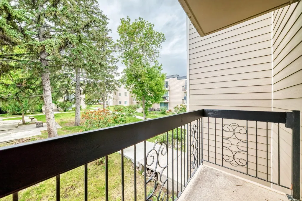 315 Heritage Drive SE Calgary AB T2H1N2