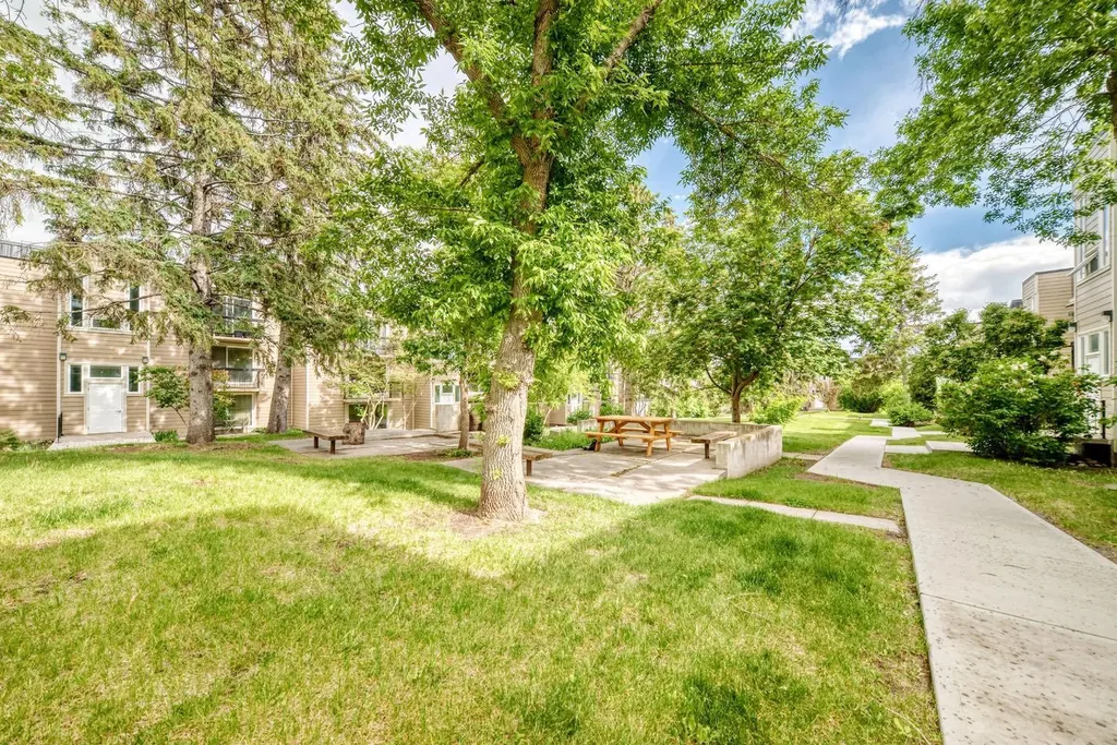 315 Heritage Drive SE Calgary AB T2H1N2