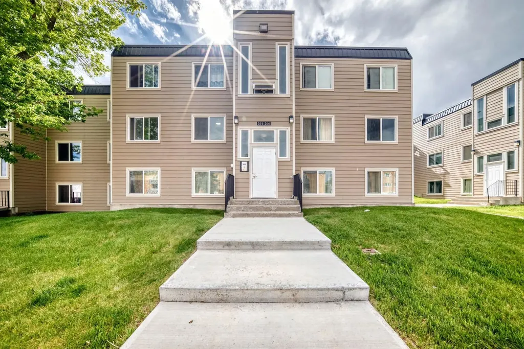315 Heritage Drive SE Calgary AB T2H1N2