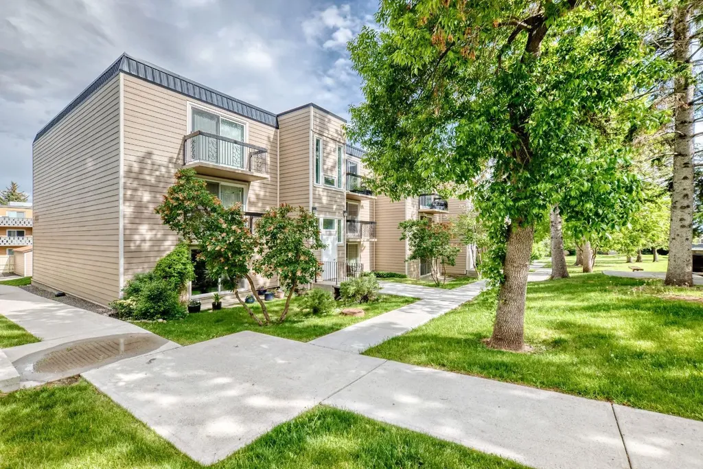 315 Heritage Drive SE Calgary AB T2H1N2