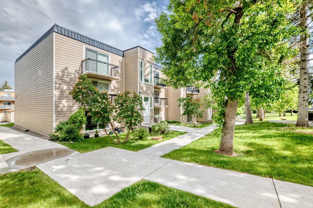 315 Heritage Drive SE Calgary AB T2H1N2
