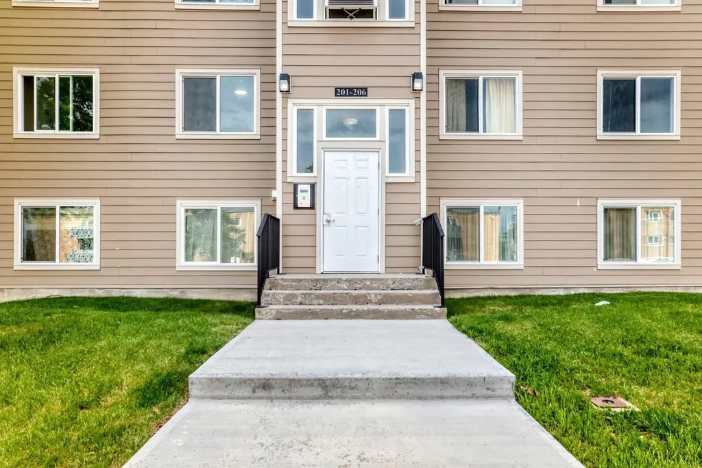 315 Heritage Drive SE Calgary AB T2H1N2