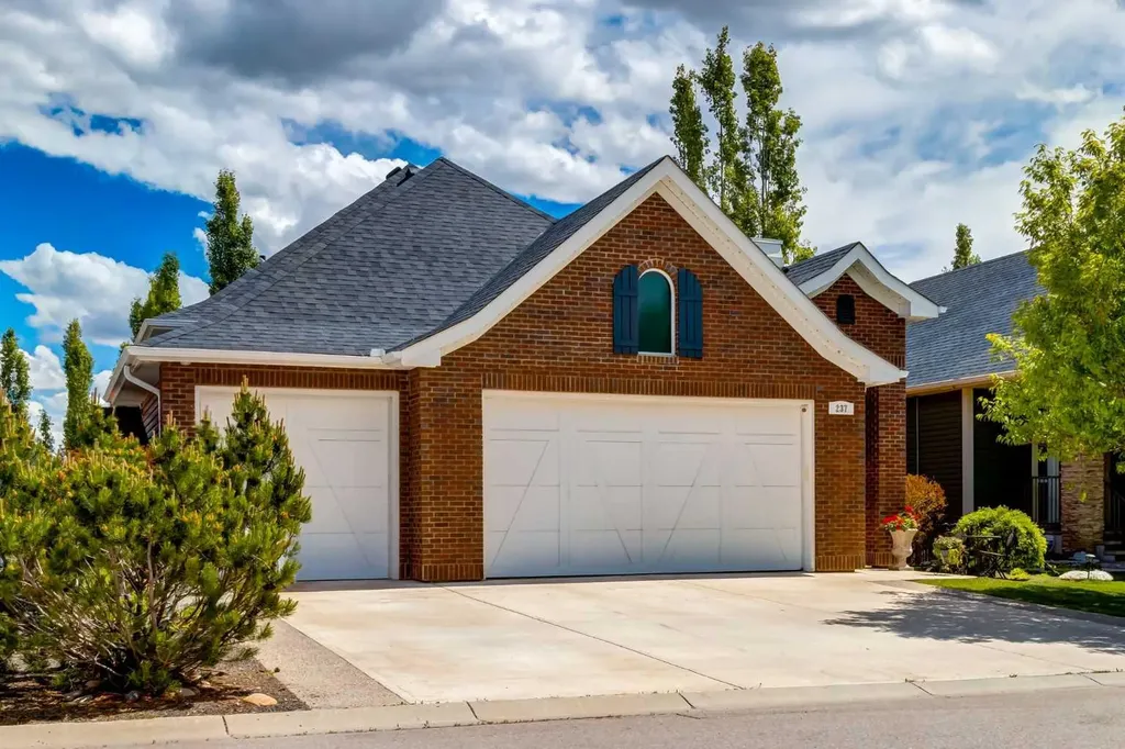 237 Aspenmere Circle Chestermere AB T1X 0T6