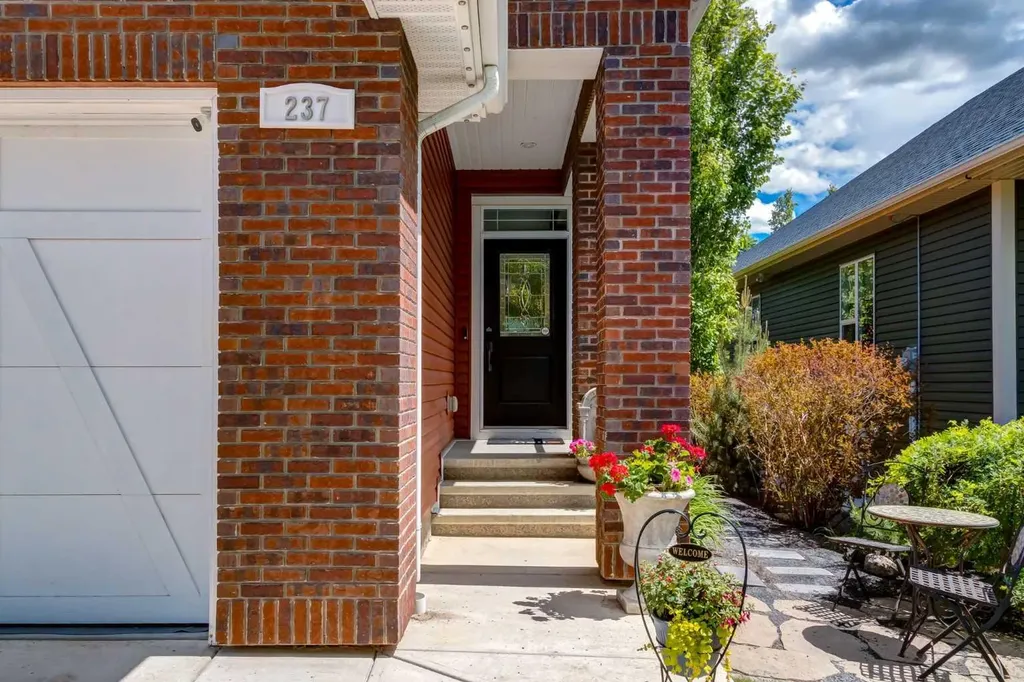 237 Aspenmere Circle Chestermere AB T1X 0T6