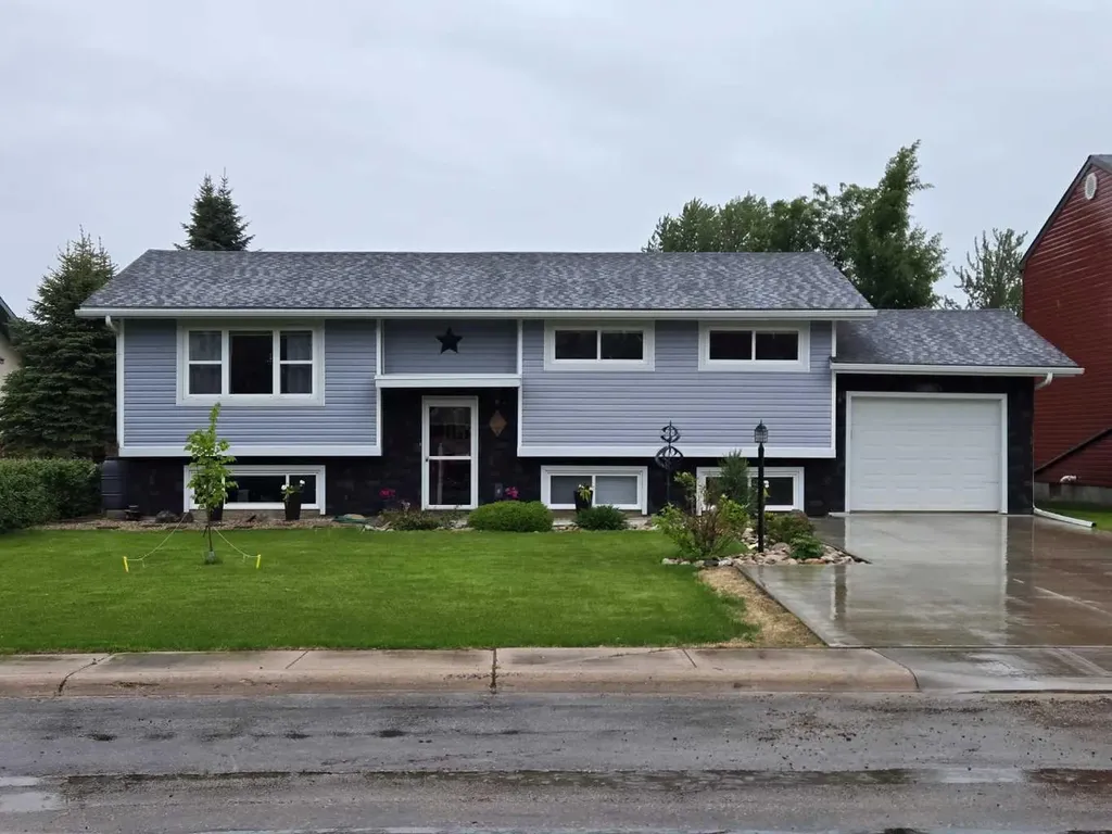 321 9 Street NE Slave Lake AB T0G 2A2