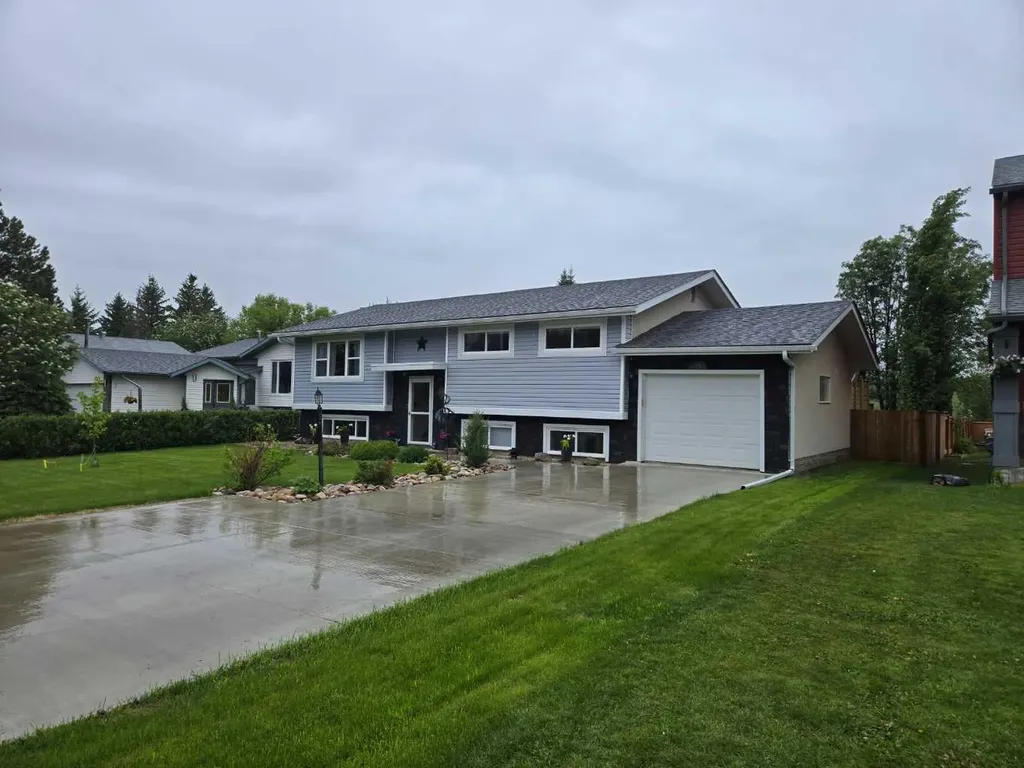 321 9 Street NE Slave Lake AB T0G 2A2
