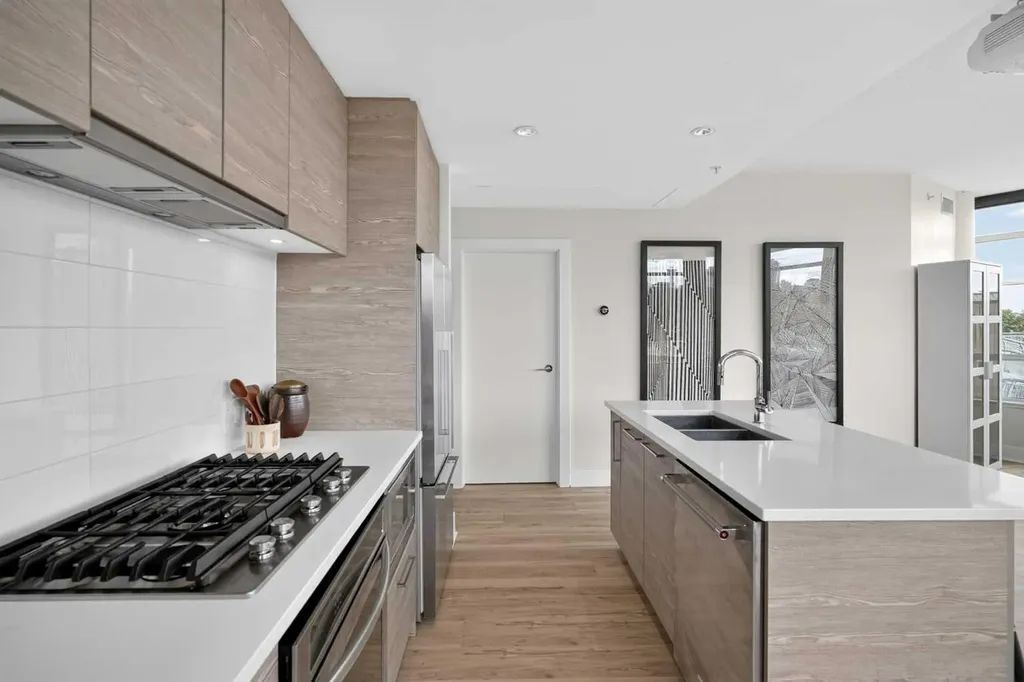38 9 Street NE Calgary AB T2E 7X9
