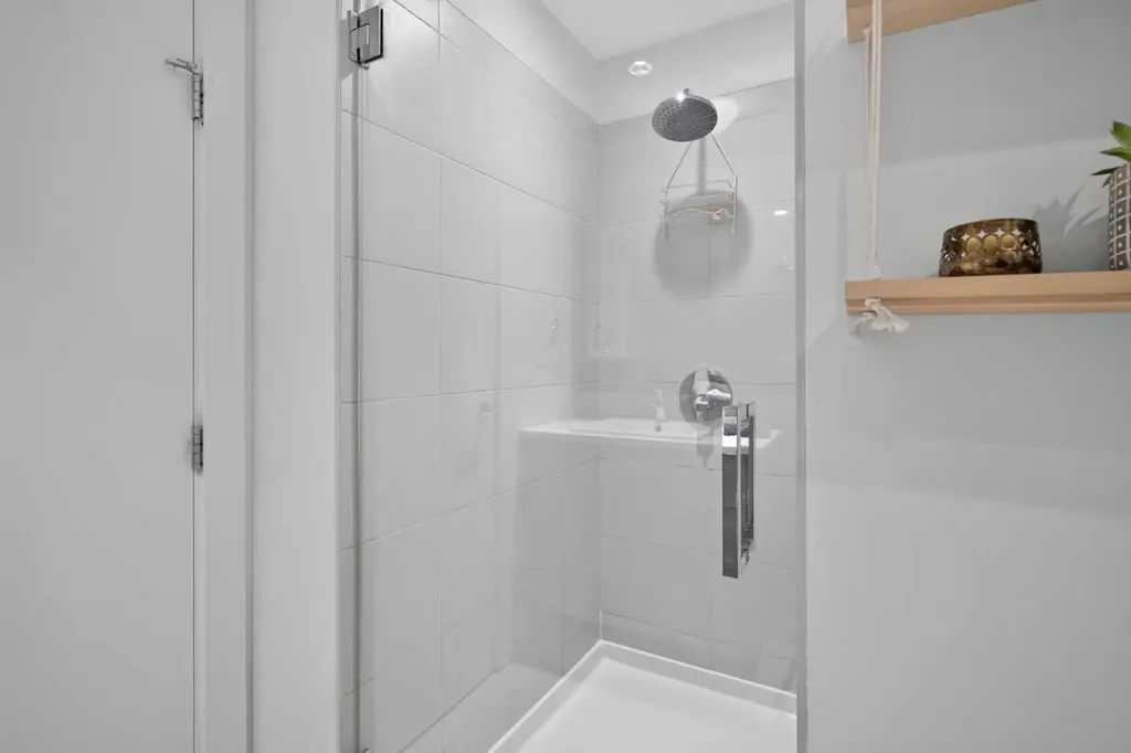 38 9 Street NE Calgary AB T2E 7X9
