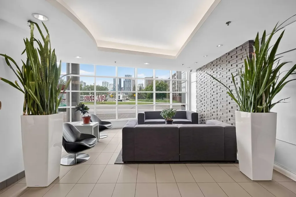 38 9 Street NE Calgary AB T2E 7X9
