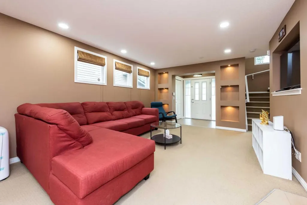 212 Panatella Drive NW Calgary AB T3K0T4