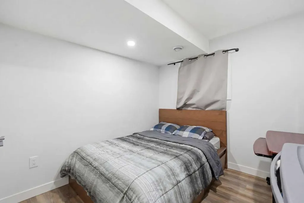 212 Panatella Drive NW Calgary AB T3K0T4