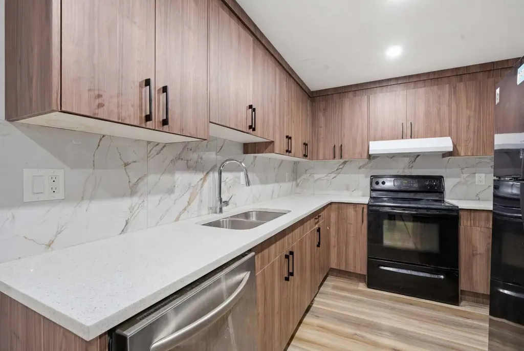 212 Panatella Drive NW Calgary AB T3K0T4