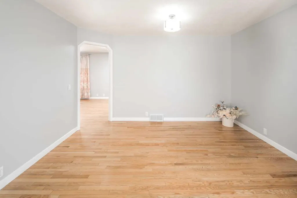 10 Somerset Court SW Calgary AB T2Y 3H4