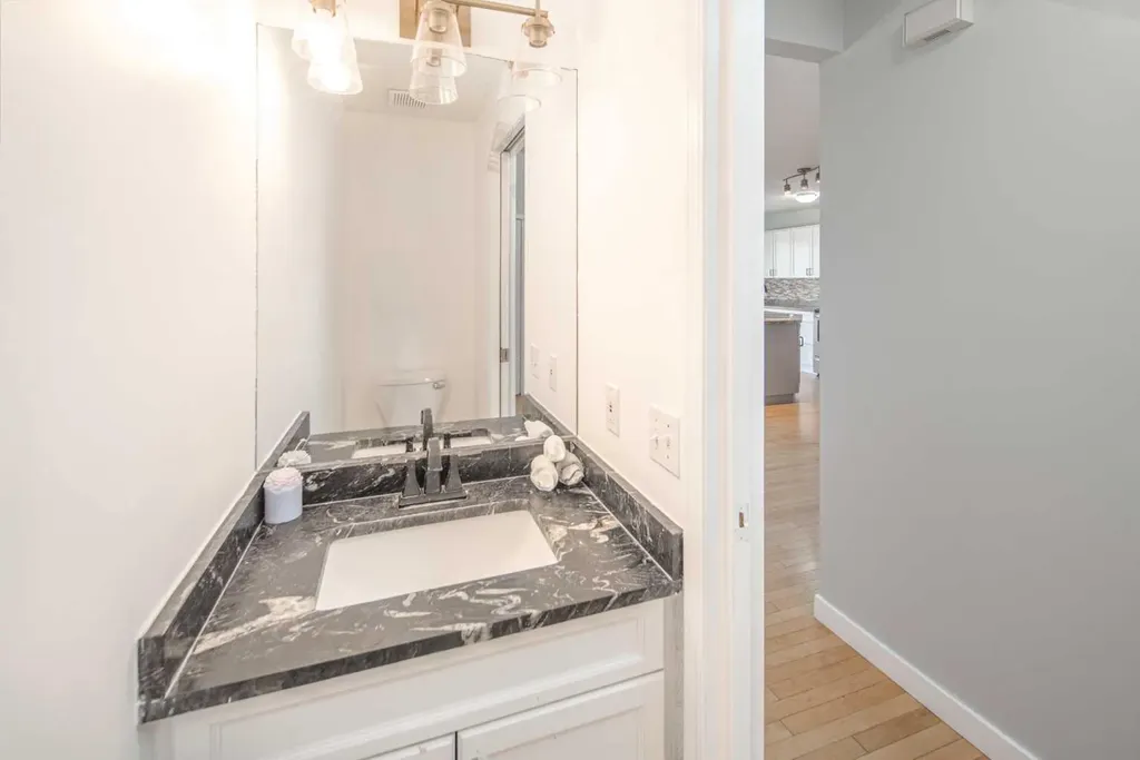 10 Somerset Court SW Calgary AB T2Y 3H4