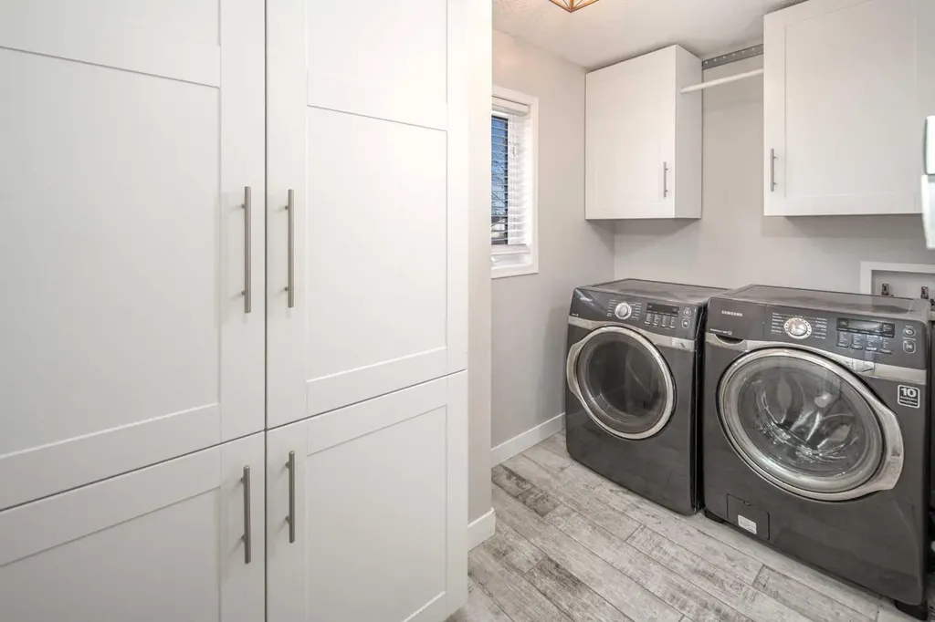 10 Somerset Court SW Calgary AB T2Y 3H4