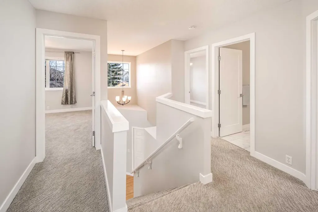 10 Somerset Court SW Calgary AB T2Y 3H4