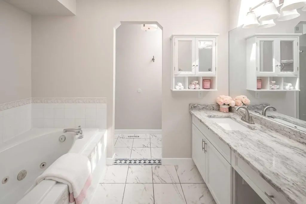 10 Somerset Court SW Calgary AB T2Y 3H4