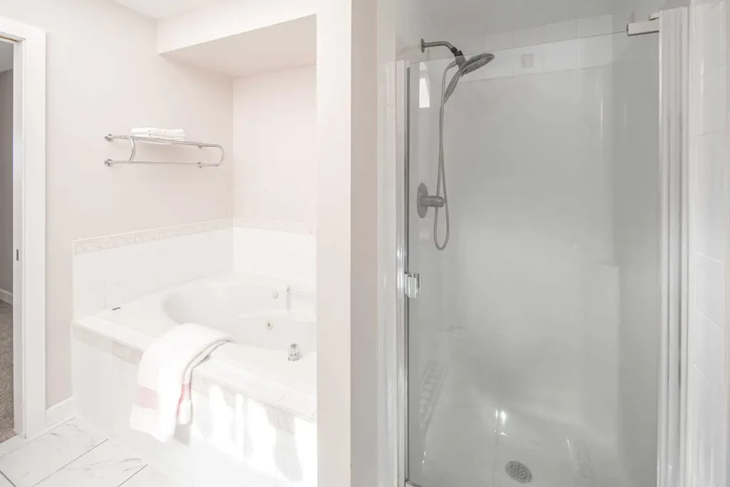 10 Somerset Court SW Calgary AB T2Y 3H4