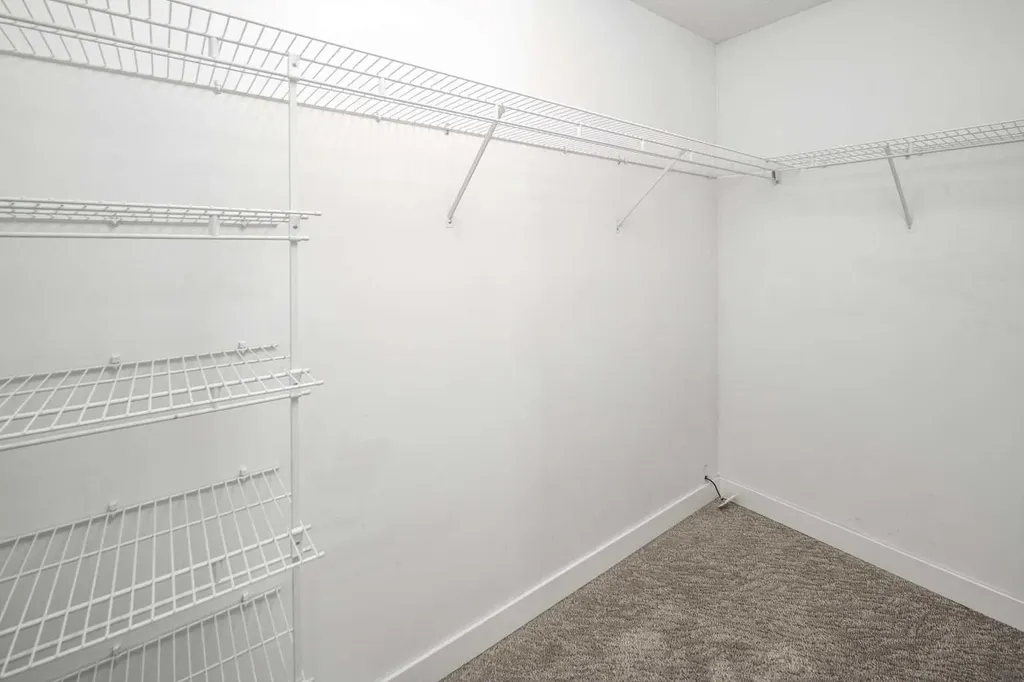 10 Somerset Court SW Calgary AB T2Y 3H4