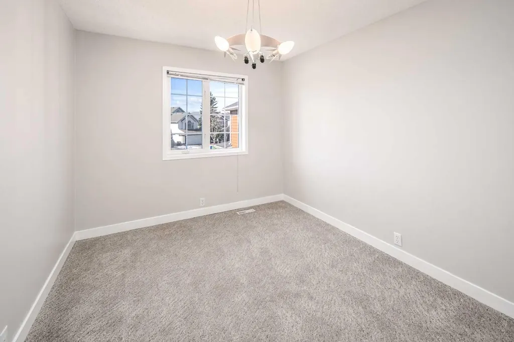 10 Somerset Court SW Calgary AB T2Y 3H4