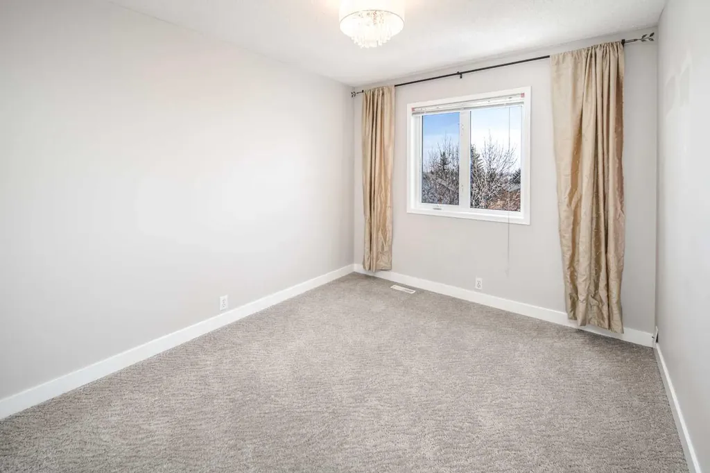 10 Somerset Court SW Calgary AB T2Y 3H4