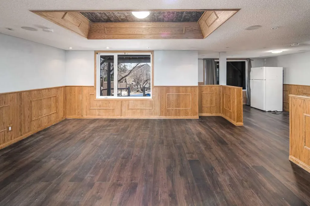 10 Somerset Court SW Calgary AB T2Y 3H4