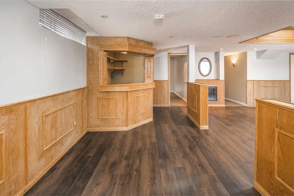 10 Somerset Court SW Calgary AB T2Y 3H4