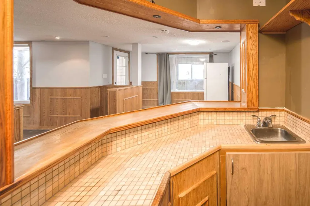 10 Somerset Court SW Calgary AB T2Y 3H4