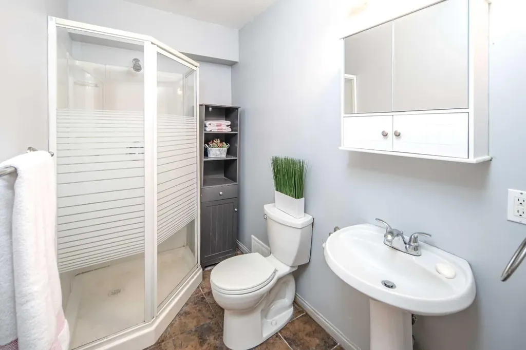 10 Somerset Court SW Calgary AB T2Y 3H4