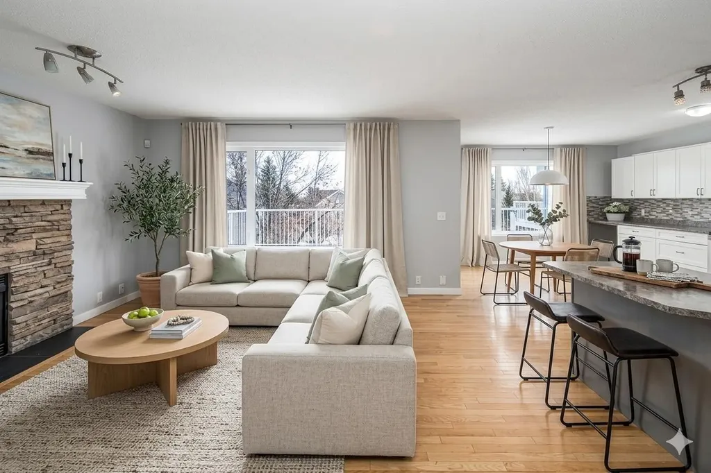10 Somerset Court SW Calgary AB T2Y 3H4