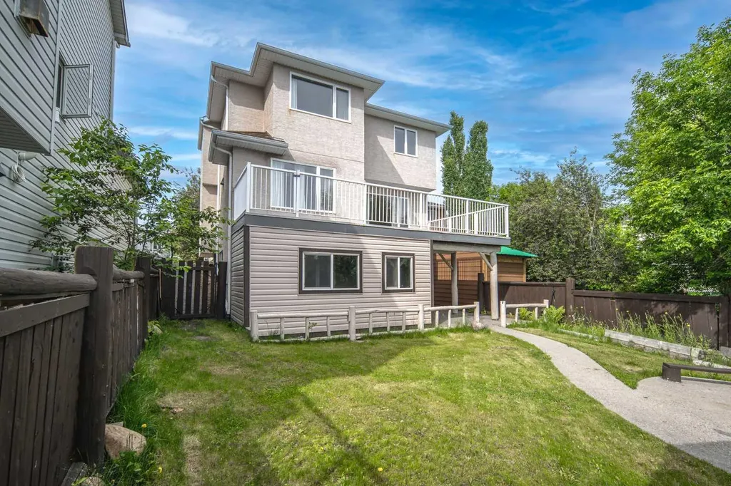 10 Somerset Court SW Calgary AB T2Y 3H4