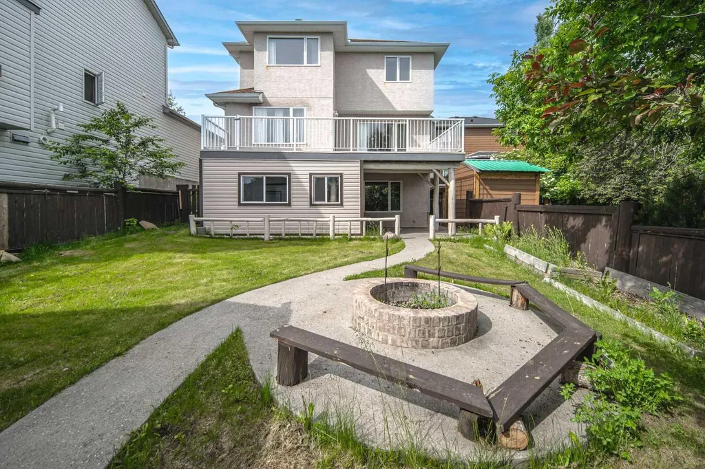 10 Somerset Court SW Calgary AB T2Y 3H4
