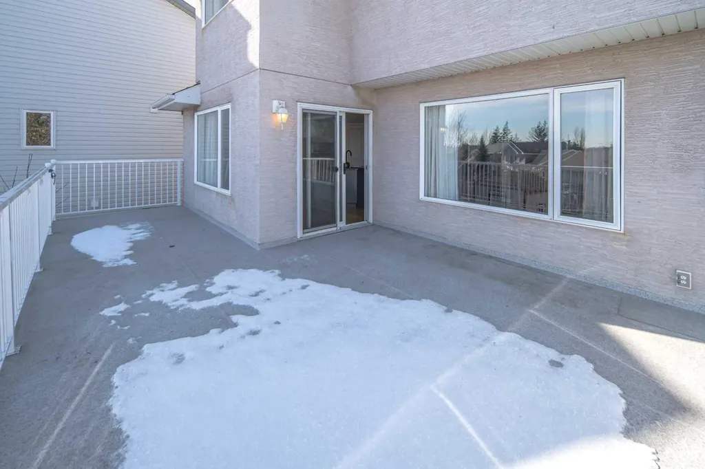 10 Somerset Court SW Calgary AB T2Y 3H4