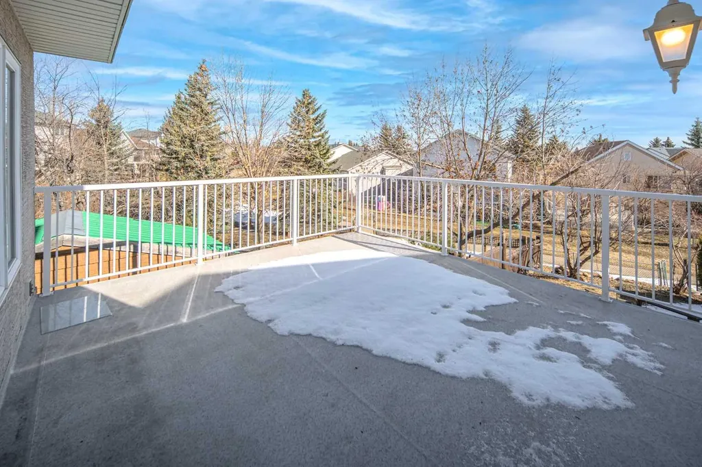 10 Somerset Court SW Calgary AB T2Y 3H4