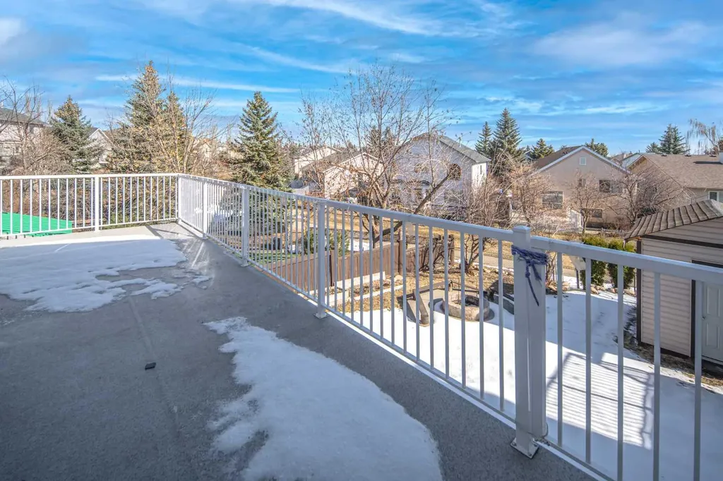 10 Somerset Court SW Calgary AB T2Y 3H4