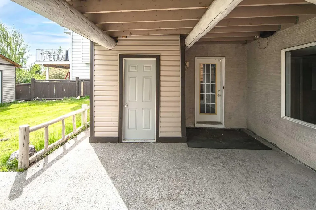 10 Somerset Court SW Calgary AB T2Y 3H4