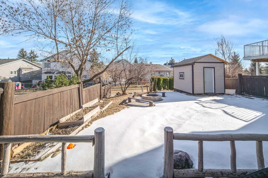 10 Somerset Court SW Calgary AB T2Y 3H4