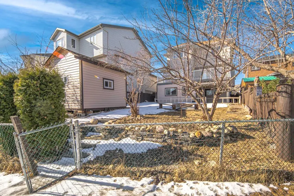 10 Somerset Court SW Calgary AB T2Y 3H4