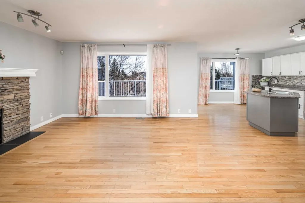 10 Somerset Court SW Calgary AB T2Y 3H4