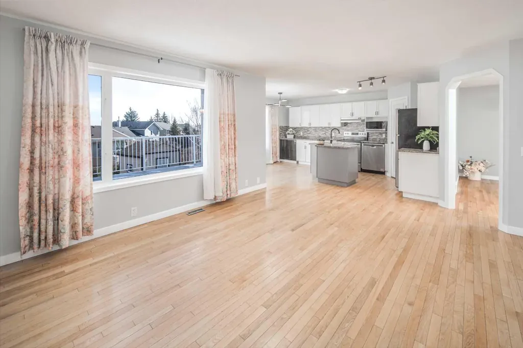 10 Somerset Court SW Calgary AB T2Y 3H4