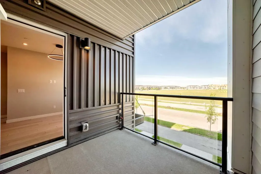 63 Corner Glen Crescent NE Calgary AB T3N2R6