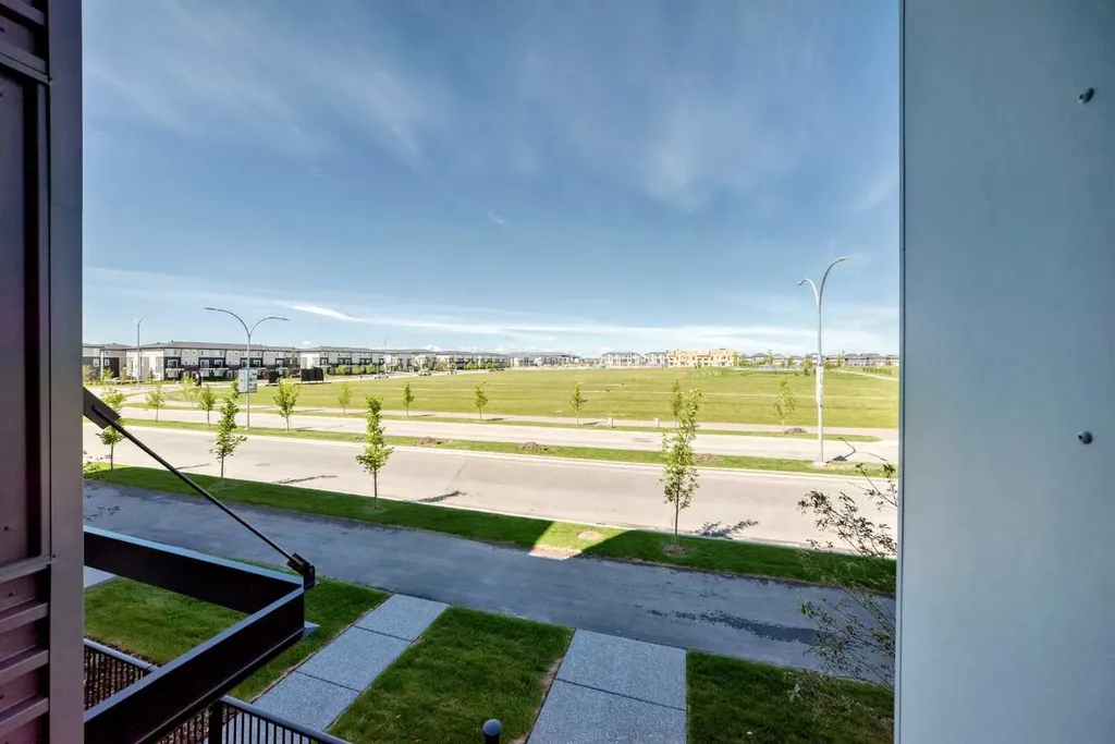 63 Corner Glen Crescent NE Calgary AB T3N2R6