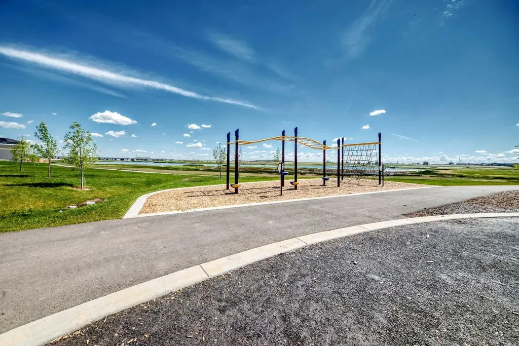 63 Corner Glen Crescent NE Calgary AB T3N2R6