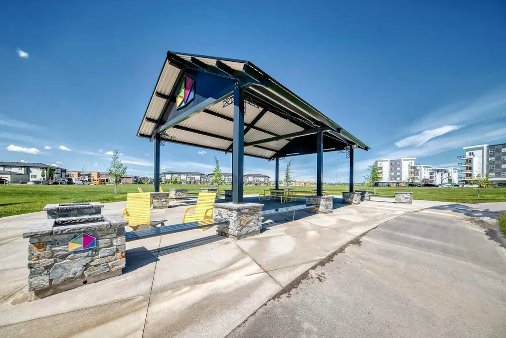 63 Corner Glen Crescent NE Calgary AB T3N2R6