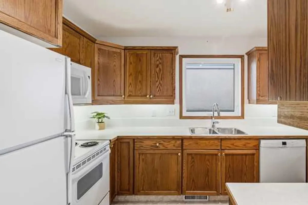 303A Centre Street N Sundre AB T0M 1X0