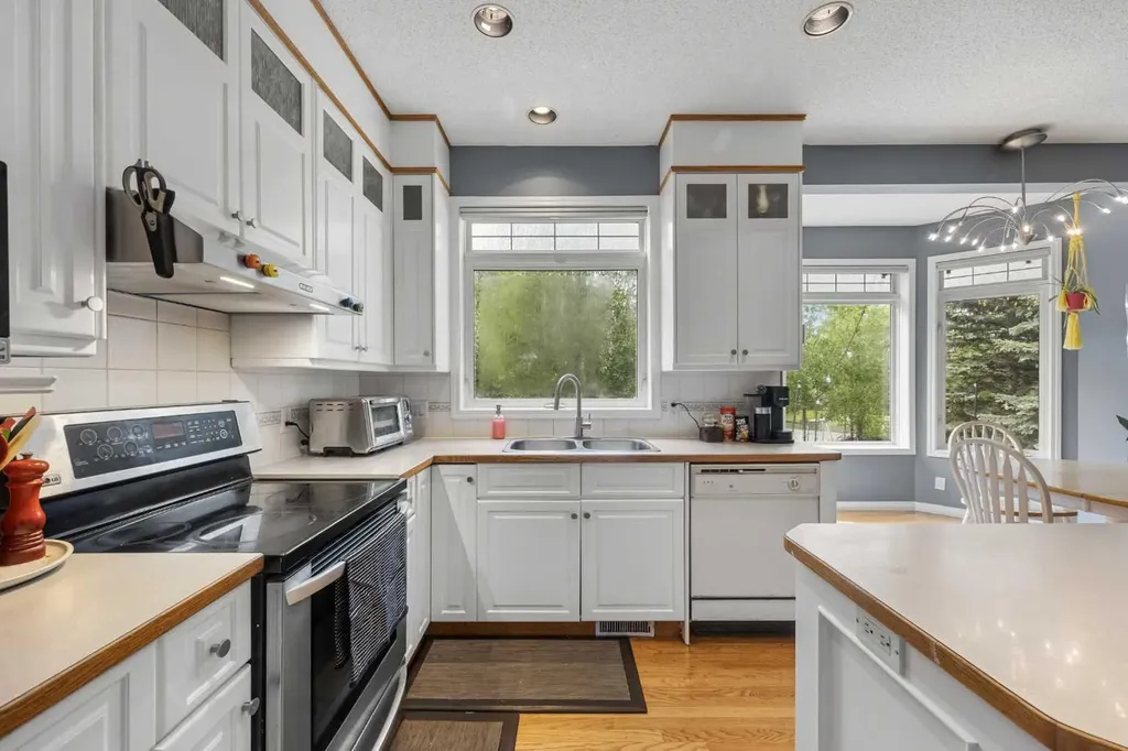 31 Hamptons Heath NW Calgary AB T3A 5E8