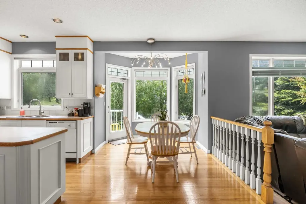 31 Hamptons Heath NW Calgary AB T3A 5E8