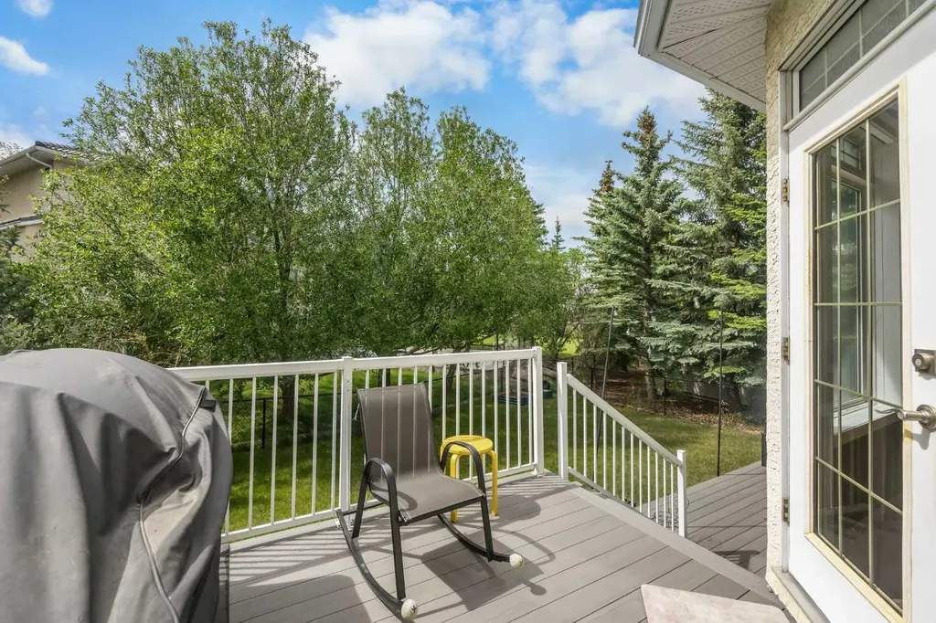 31 Hamptons Heath NW Calgary AB T3A 5E8